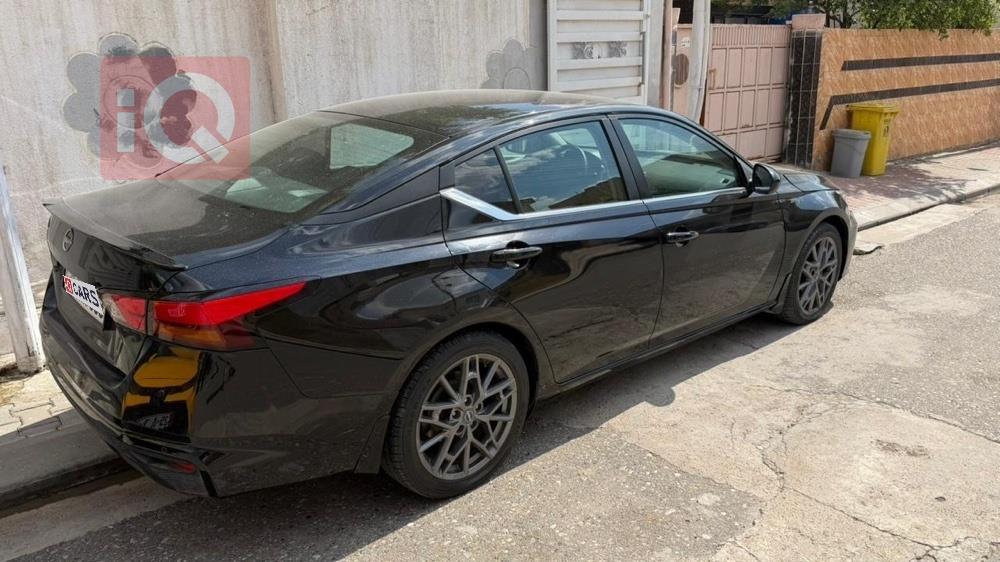 نيسان ألتيما